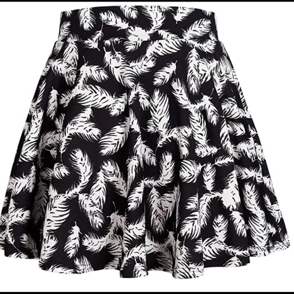 Flirty, cute pull on skirt! - Picture 2 of 6